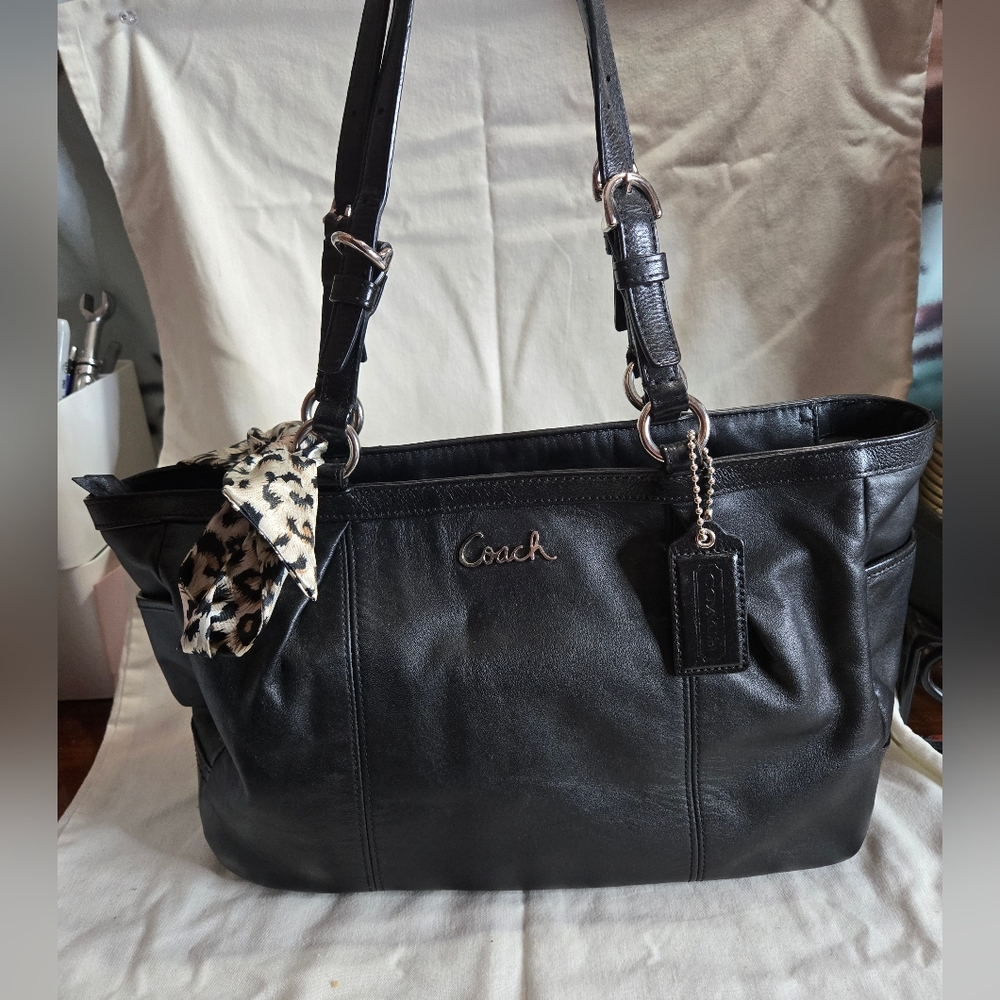 Coach Gallery East West Black Leather Shoulder Bag